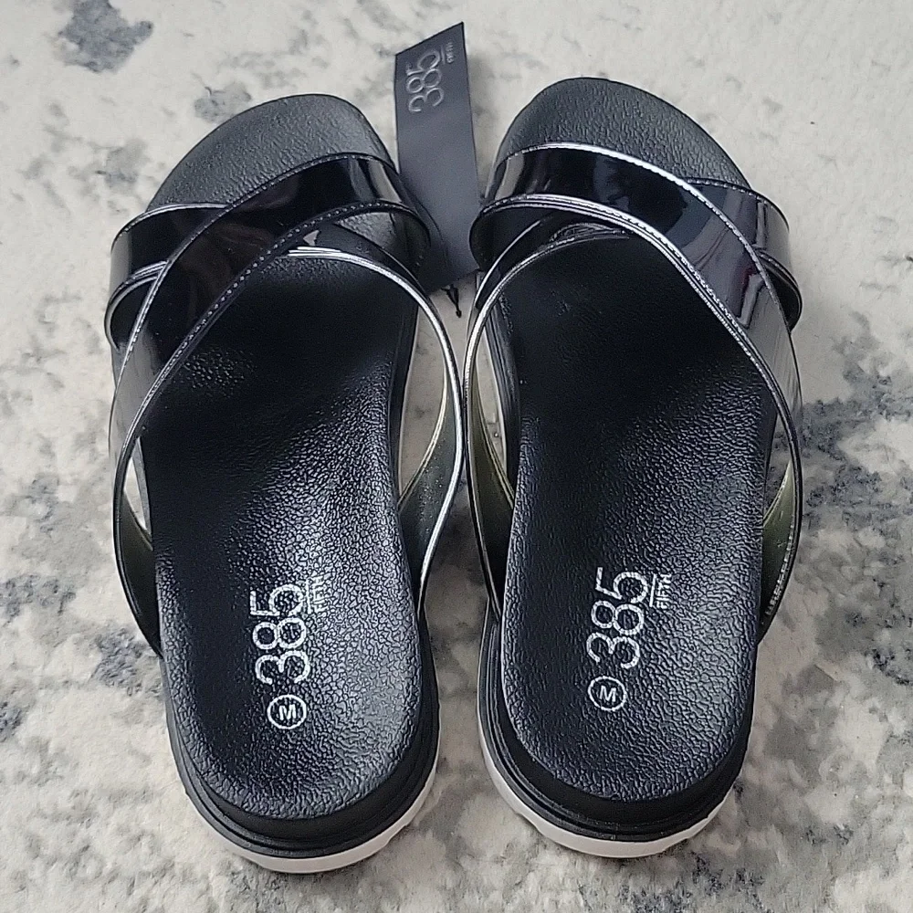 NWT Sandals